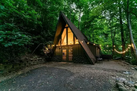 1182 Ski Mountain Rd, Gatlinburg, TN 37738