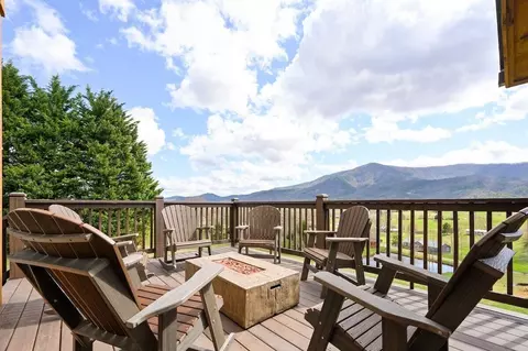 4032 Roundtop Dr, Sevierville, TN 37862
