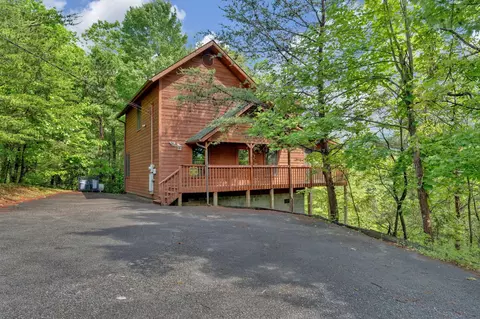 230 Whaley Dr, Gatlinburg, TN 37738