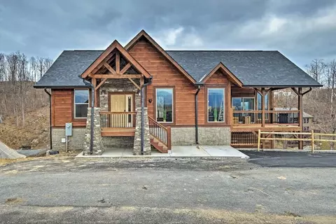 772 Village Loop Rd, Gatlinburg, TN 37738