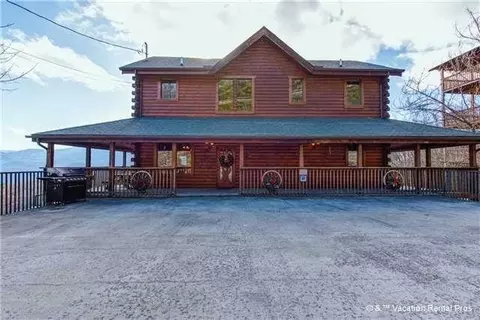 1215 Ski View Dr, Gatlinburg, TN 37738