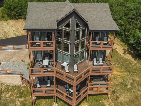 1225 Hemlock Dr, Gatlinburg, TN 37738