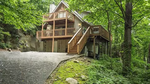 1910 St Moritz Dr, Gatlinburg, TN 37738