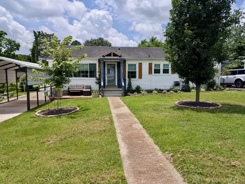 305 Charlotte Dr, Shelbyville, TN 37160