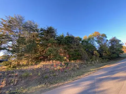 717 Malin Dr, Kodak, TN 37764