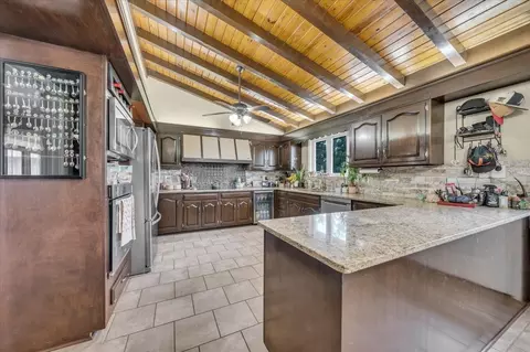 Kitchen - 6126 Manchester Hwy, Morrison, TN 37357 photo 2 of 6