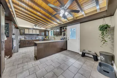 Kitchen - 6126 Manchester Hwy, Morrison, TN 37357 photo 4 of 6