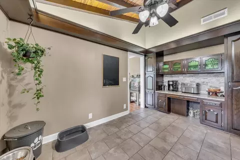 Entry Way - 6126 Manchester Hwy, Morrison, TN 37357 photo 4 of 7