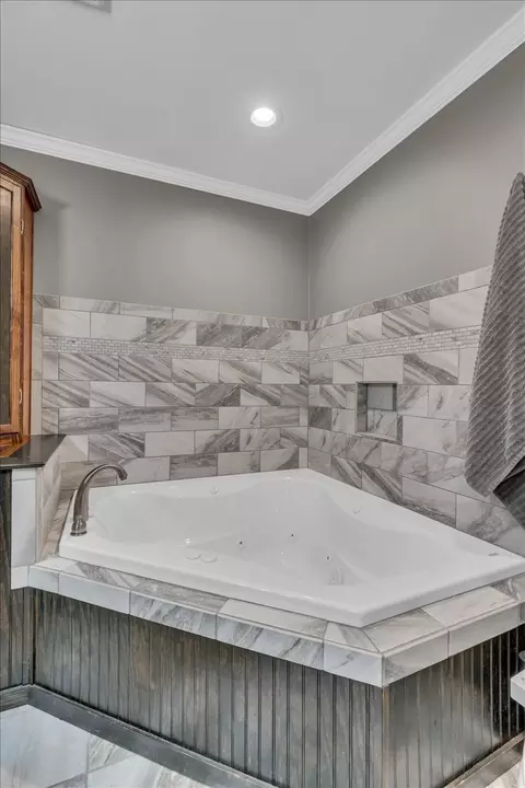 Bath - 6126 Manchester Hwy, Morrison, TN 37357 photo 4 of 8