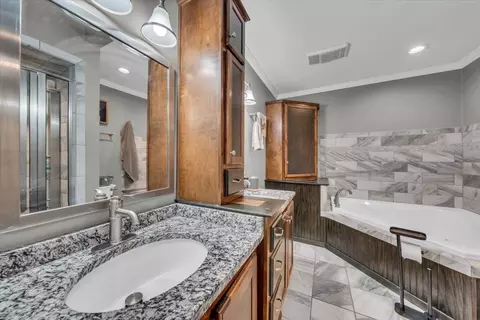 Bath - 6126 Manchester Hwy, Morrison, TN 37357 photo 3 of 8
