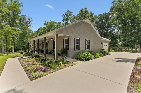 1 Lillie Ln, Lawrenceburg, TN 38464