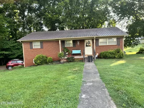 304 Fancy Meadows Rd, Strawberry Plains, TN 37871