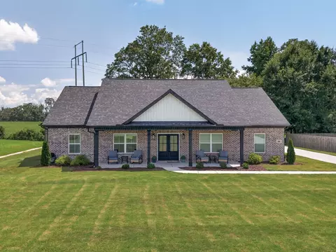 46 Hancock Branch Dr, Fayetteville, TN 37334