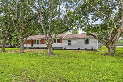 Exterior - 900 Vantrease Rd, Madison, TN 37115 photo 5 of 11