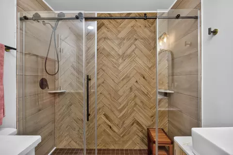 Bath - 900 Vantrease Rd, Madison, TN 37115 photo 3 of 5
