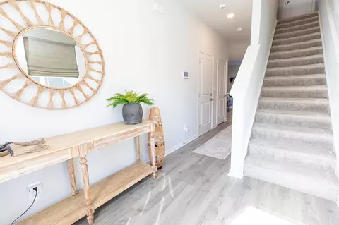 Entry Way - 4231 Feetham Dr, Murfreesboro, TN 37129 photo 5 of 9
