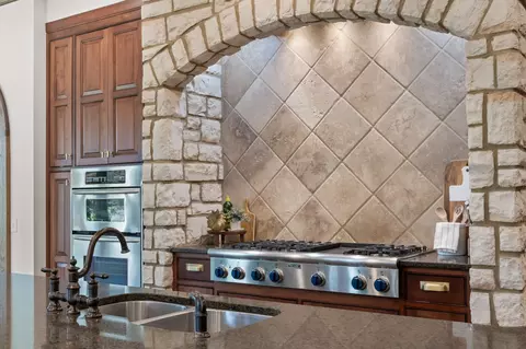 Kitchen - 1025 Choate Rd, Dickson, TN 37055 photo 4 of 6