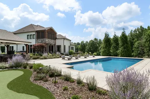 Exterior - 1025 Choate Rd, Dickson, TN 37055 photo 5 of 25