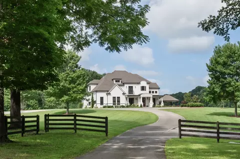 Exterior - 1025 Choate Rd, Dickson, TN 37055 photo 1 of 25