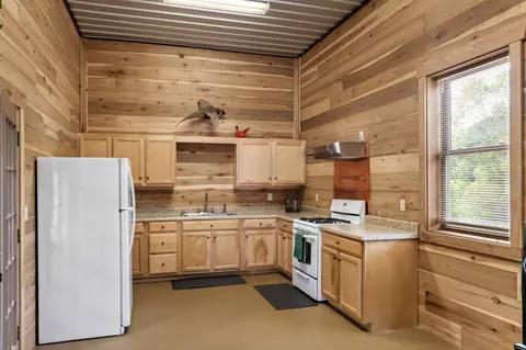 Kitchen - 1025 Choate Rd, Dickson, TN 37055 photo 6 of 6