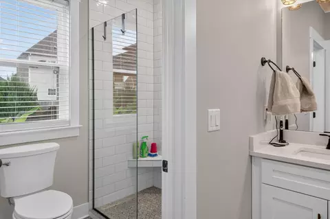 Bath - 307 Willow Grove Ct, Ringgold, GA 30736 photo 4 of 6