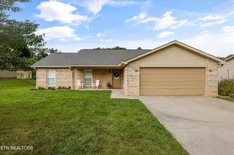 2947 Country Meadows Ln, Maryville, TN 37803