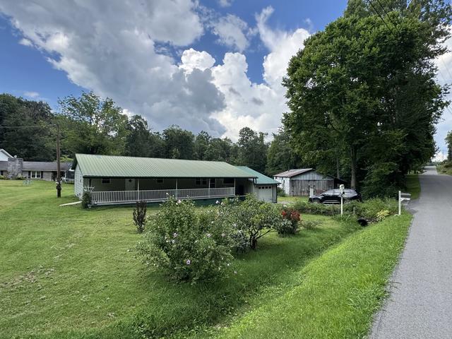 205 N Browns Ln, Portland, TN 37148