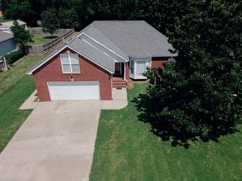 847 Isaac Dr, Clarksville, TN 37040
