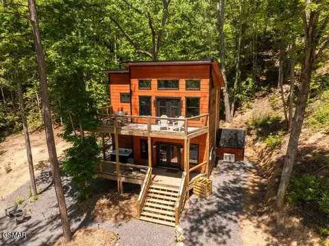 2672 Sulpher Springs Rd, Sevierville, TN 37862