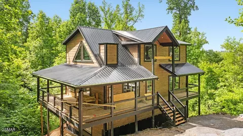 535 Forrest Springs Dr, Gatlinburg, TN 37738