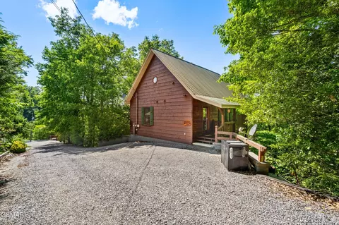 2011 Ridgecrest Loop Ln, Sevierville, TN 37876
