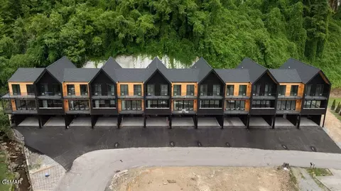 215 Circle Dr #U9, Gatlinburg, TN 37738