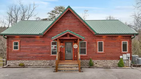 3226 White Falcon Way, Pigeon Forge, TN 37862