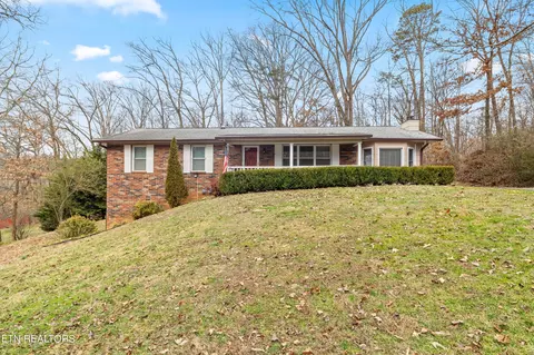 329 Forest Hieghts Cir, Lenoir City, TN 37772