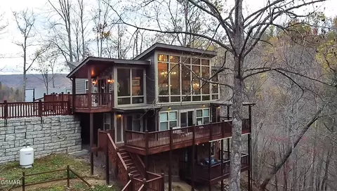 3052 Stepping Stone Dr, Sevierville, TN 37862