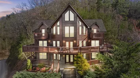 3643 Wilderness Mountain Rd, Sevierville, TN 37862