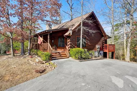 702 Harrier Court Way, Pigeon Forge, TN 37863