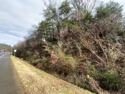2410 Middle Creek Rd, Pigeon Forge, TN 37863