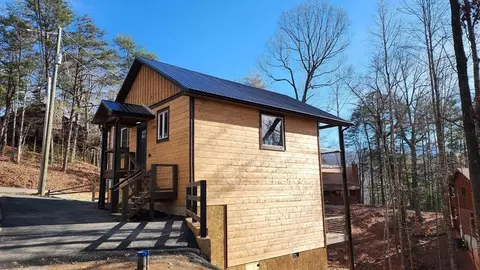 938 Ski View Ln, Sevierville, TN 37876