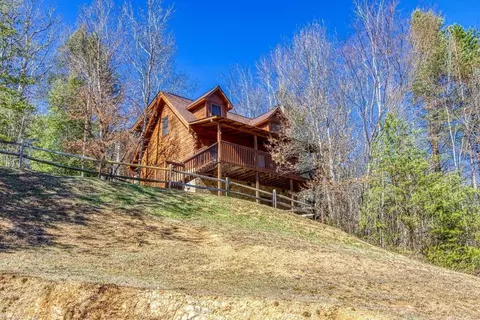 745 Kings Hills Blvd, Pigeon Forge, TN 37863