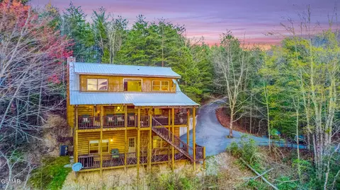 136 Little Round Top Ln, Townsend, TN 37882