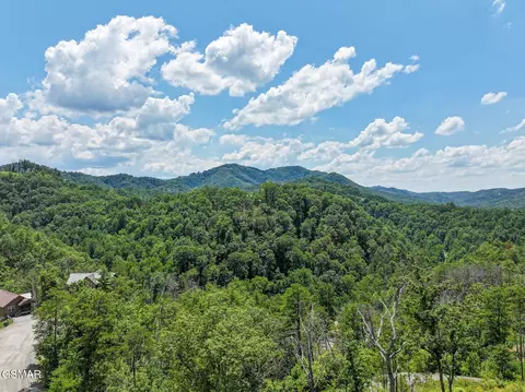 23 Coopers Hawk Way, Sevierville, TN 37862