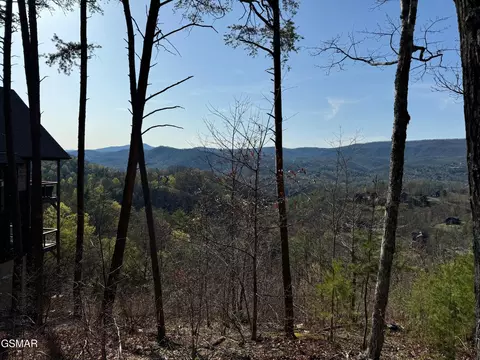 52 Mountain Holly Way, Sevierville, TN 37862