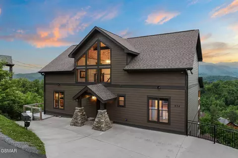 824 N Skyline Dr, Gatlinburg, TN 37738