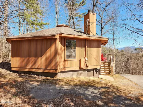810 Valley View Ln, Gatlinburg, TN 37738
