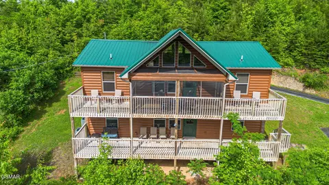 1792 Paulas Huskey Cir, Sevierville, TN 37876