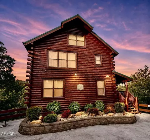 2869 White Oak Ridge Ln, Sevierville, TN 37876
