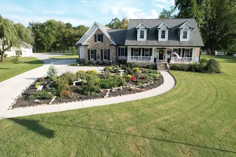 2970 Deep River Dr, Sevierville, TN 37876