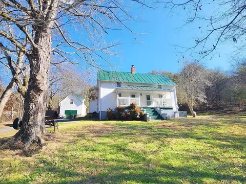 1216 Powder Springs Rd, Sevierville, TN 37876
