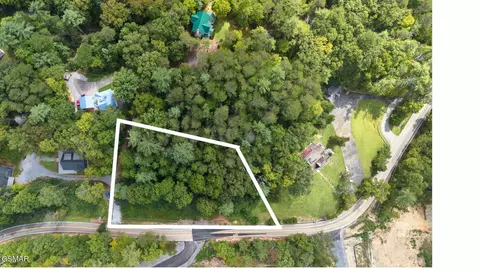 2 Waldens Creek Rd, Sevierville, TN 37862